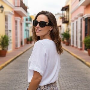 CHANEL Elegant Black Sunglasses